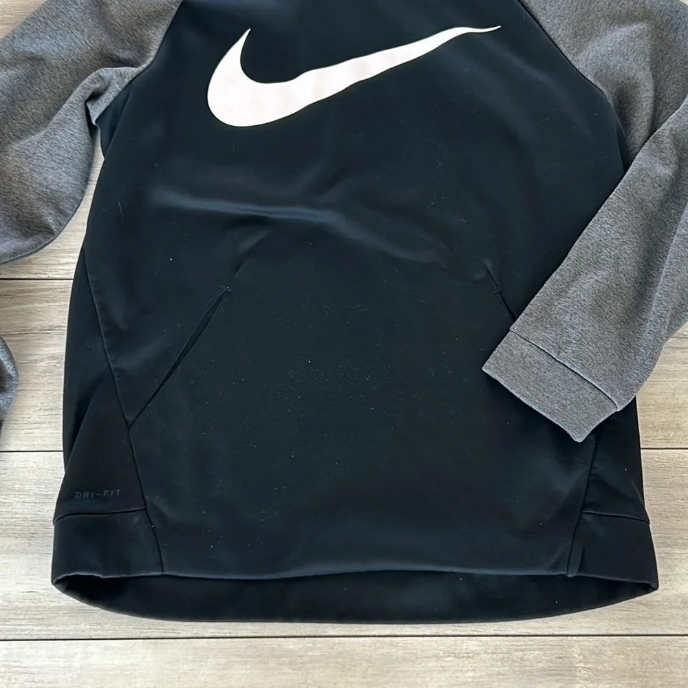 NIKE dri fit black and white swoosh hoodie size medium men's